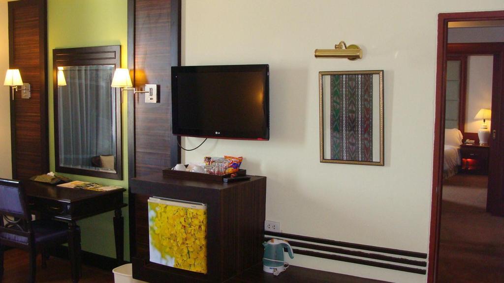 Charoen Thani Hotel, Khon Kaen Exterior photo
